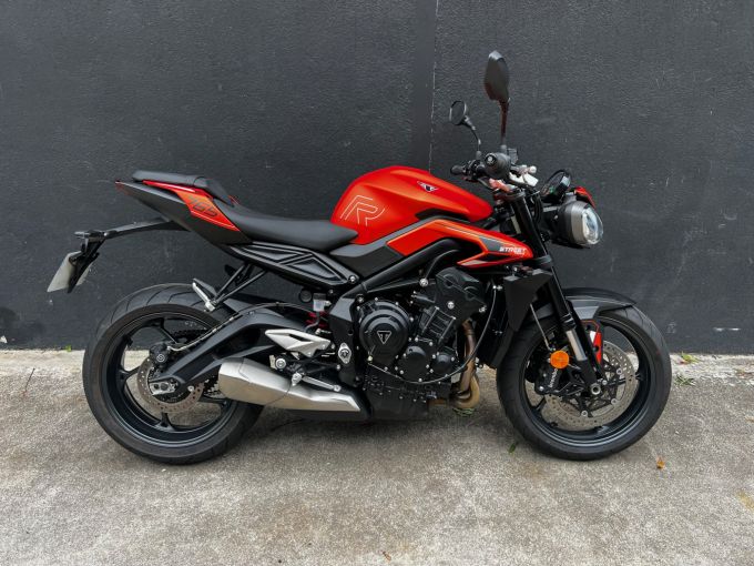 TRIUMPH STREET TRIPLE 765 R 4