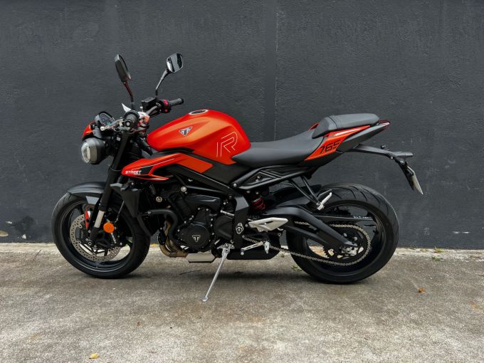TRIUMPH STREET TRIPLE 765 R 4