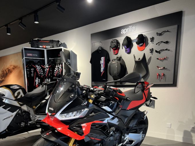 APRILIA TUONO 1100 V4 FACTORY 4