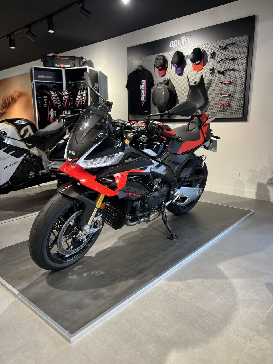 APRILIA TUONO 1100 V4 FACTORY 4