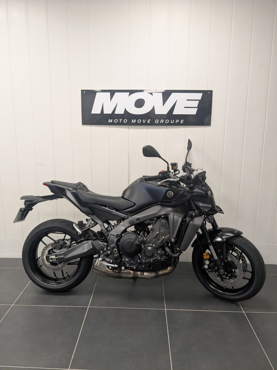YAMAHA MT-09 4