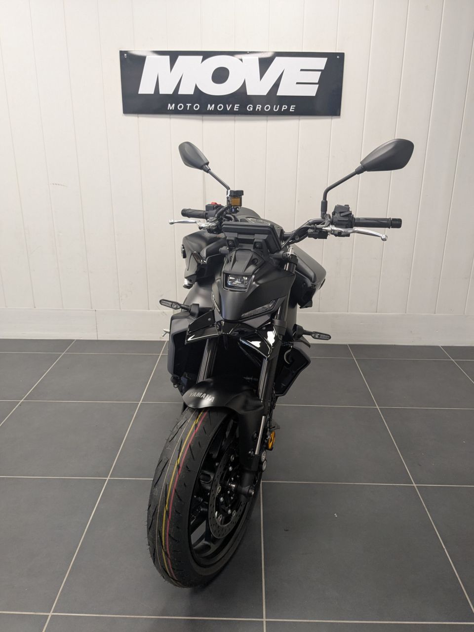 YAMAHA MT-09 4
