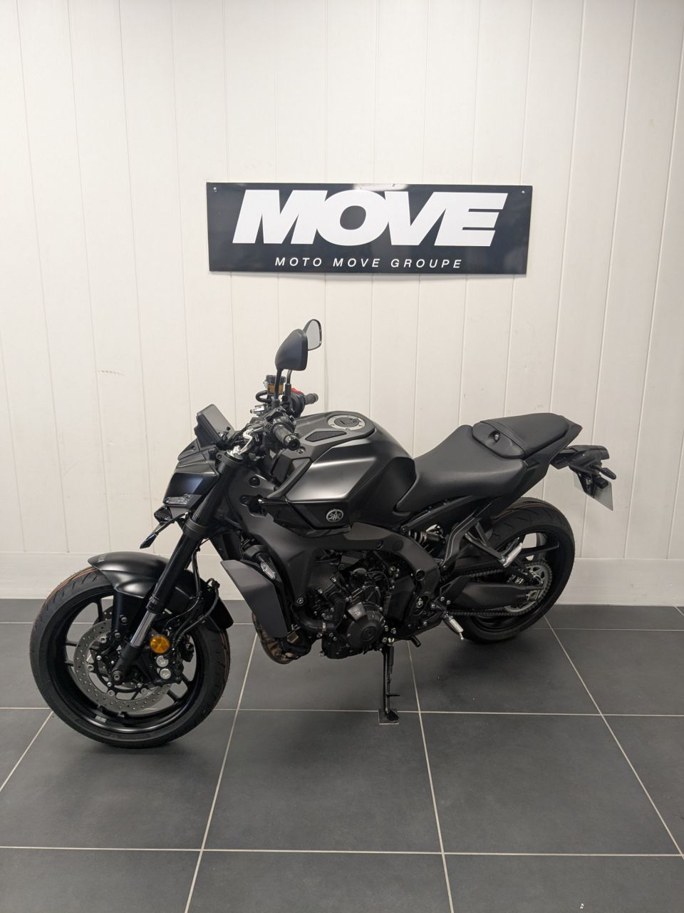 YAMAHA MT-09 4