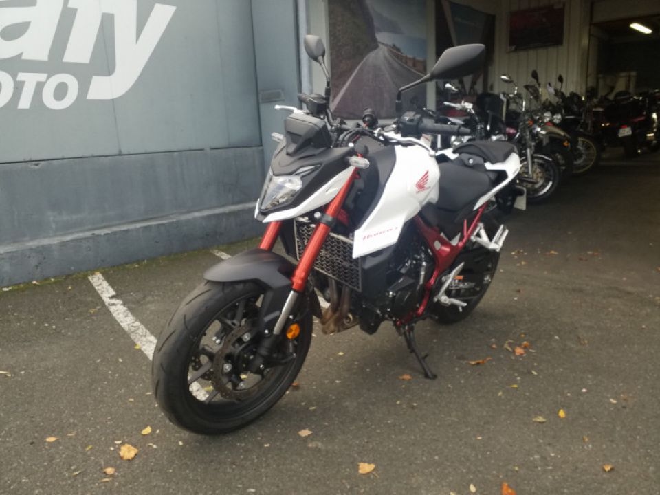 HONDA CB750 HORNET 4