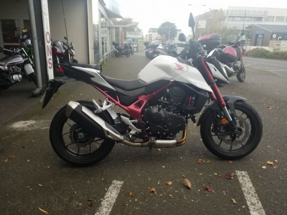 HONDA CB750 HORNET 4