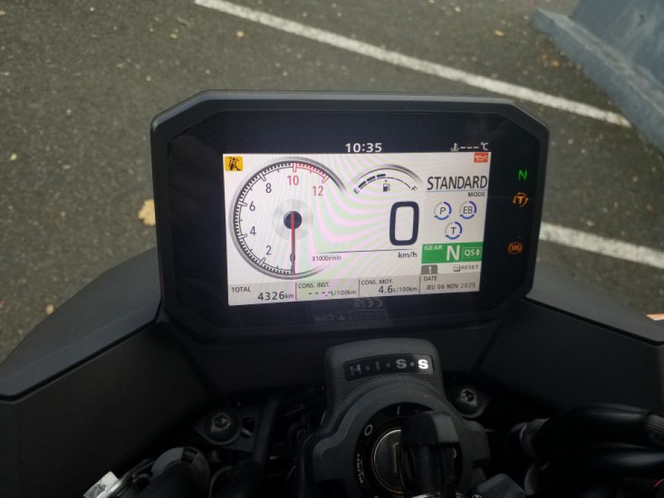 HONDA CB750 HORNET 4