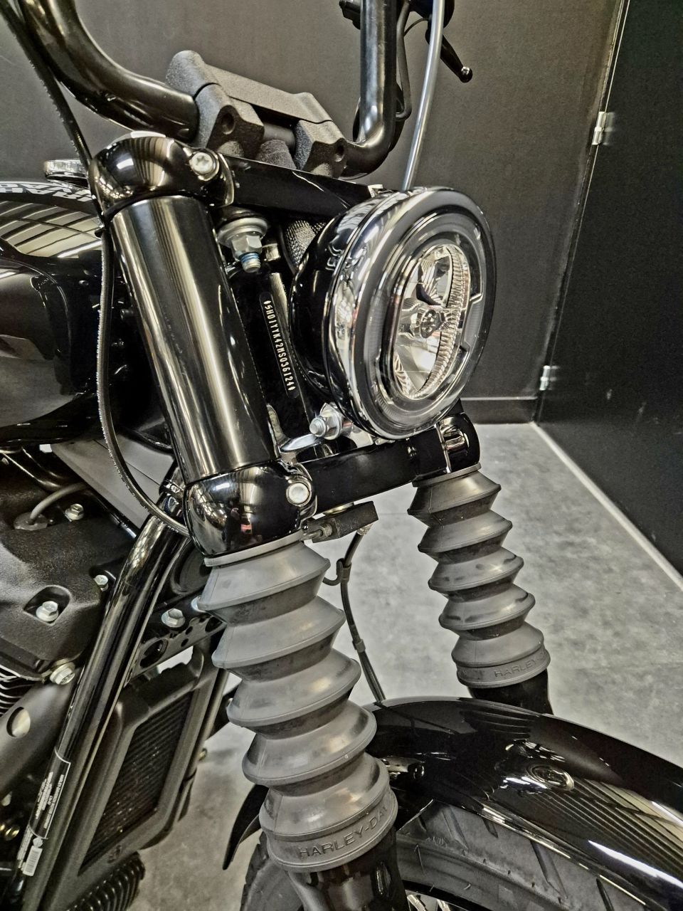 HARLEY-DAVIDSON SOFTAIL STREET BOB 1868 4