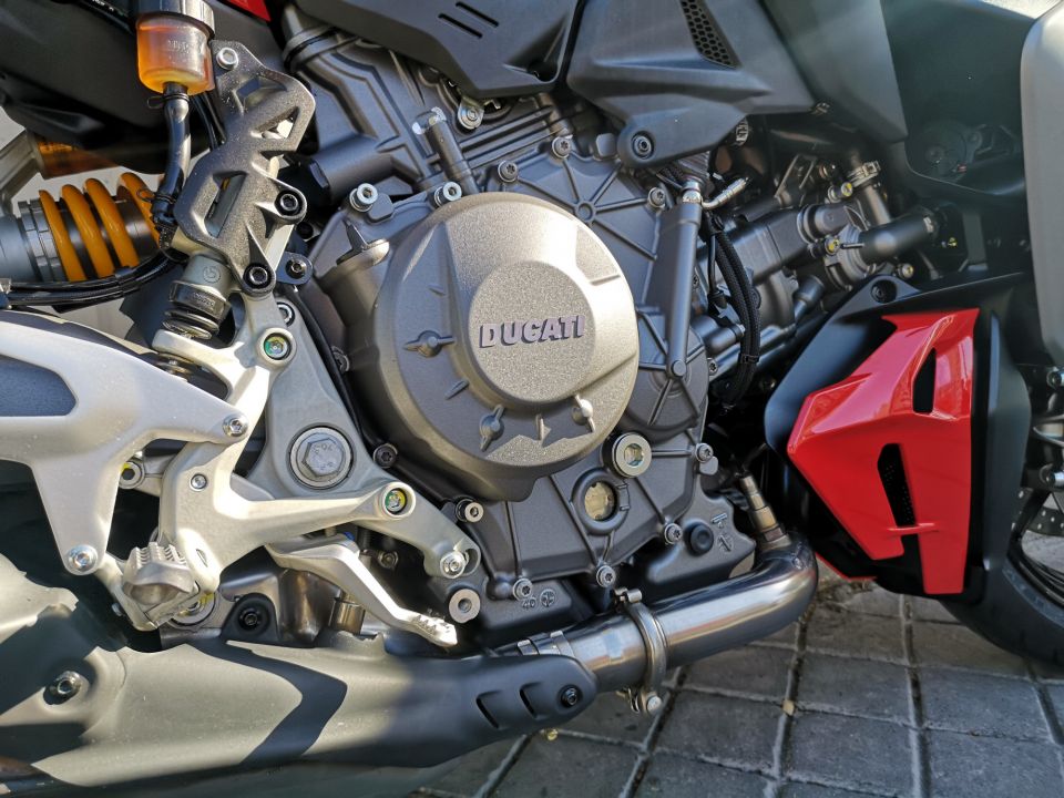 DUCATI STREETFIGHTER S 4