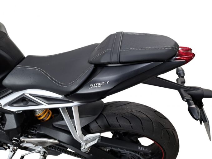 TRIUMPH STREET TRIPLE 765 RS 4