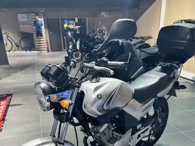 YAMAHA YBR 125 4