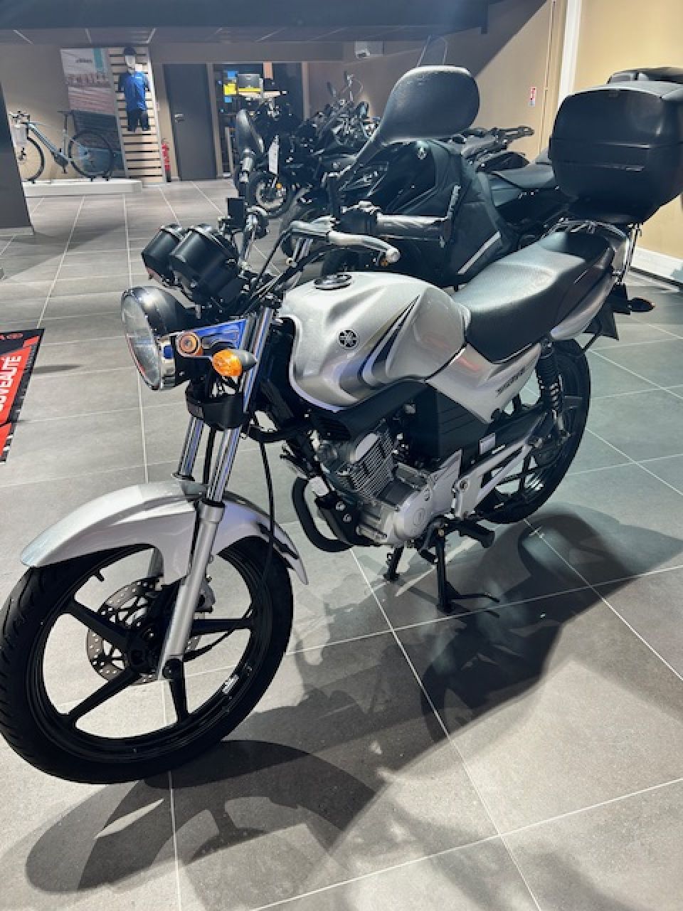 YAMAHA YBR 125 4