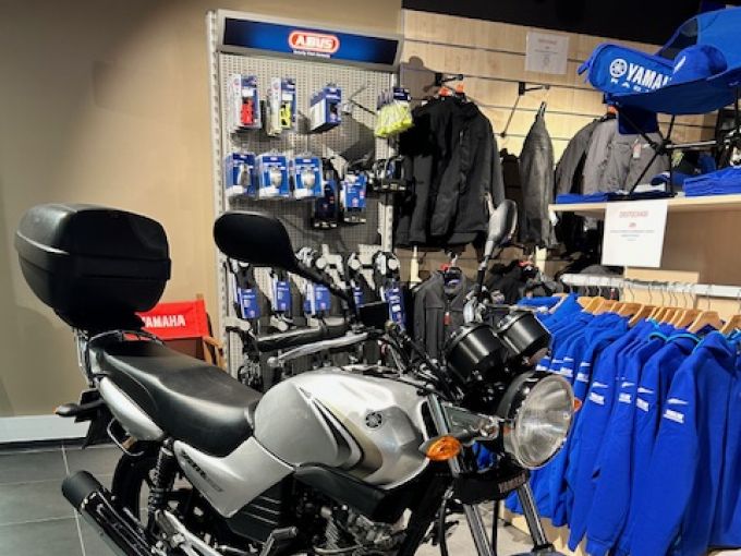 YAMAHA YBR 125 4