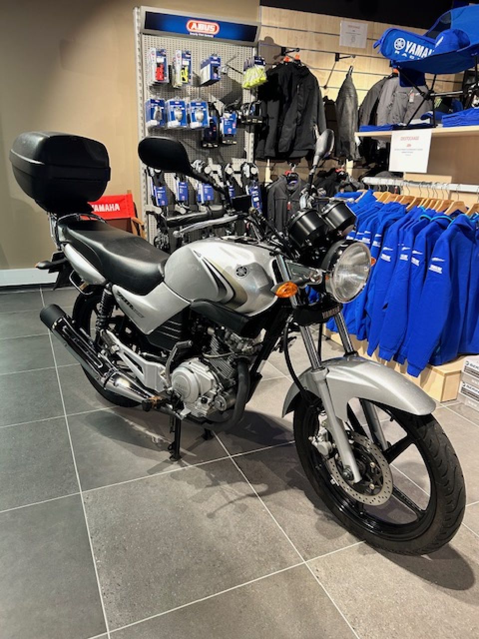 YAMAHA YBR 125 4