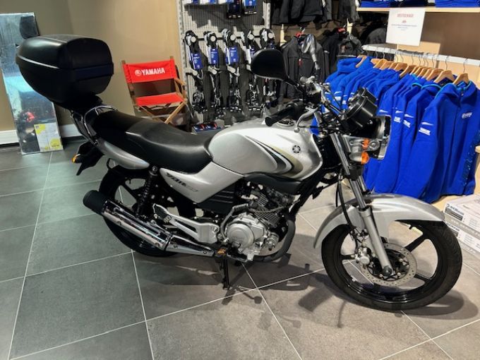 YAMAHA YBR 125 4