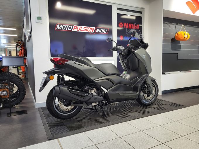 YAMAHA XMAX 300 4