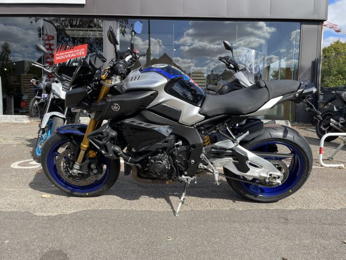YAMAHA MT-10 SP 4