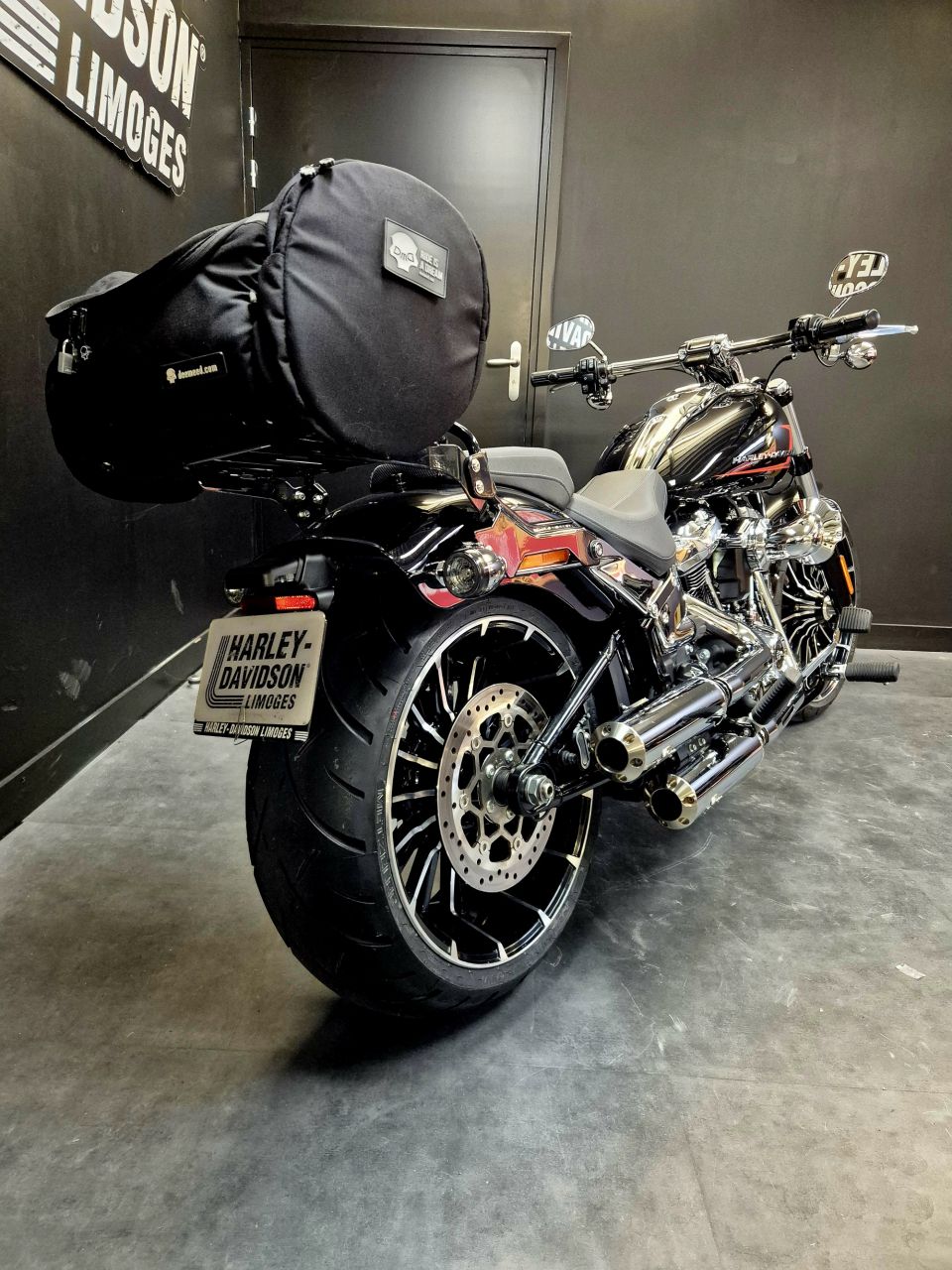 HARLEY-DAVIDSON SOFTAIL BREAKOUT 1923 4