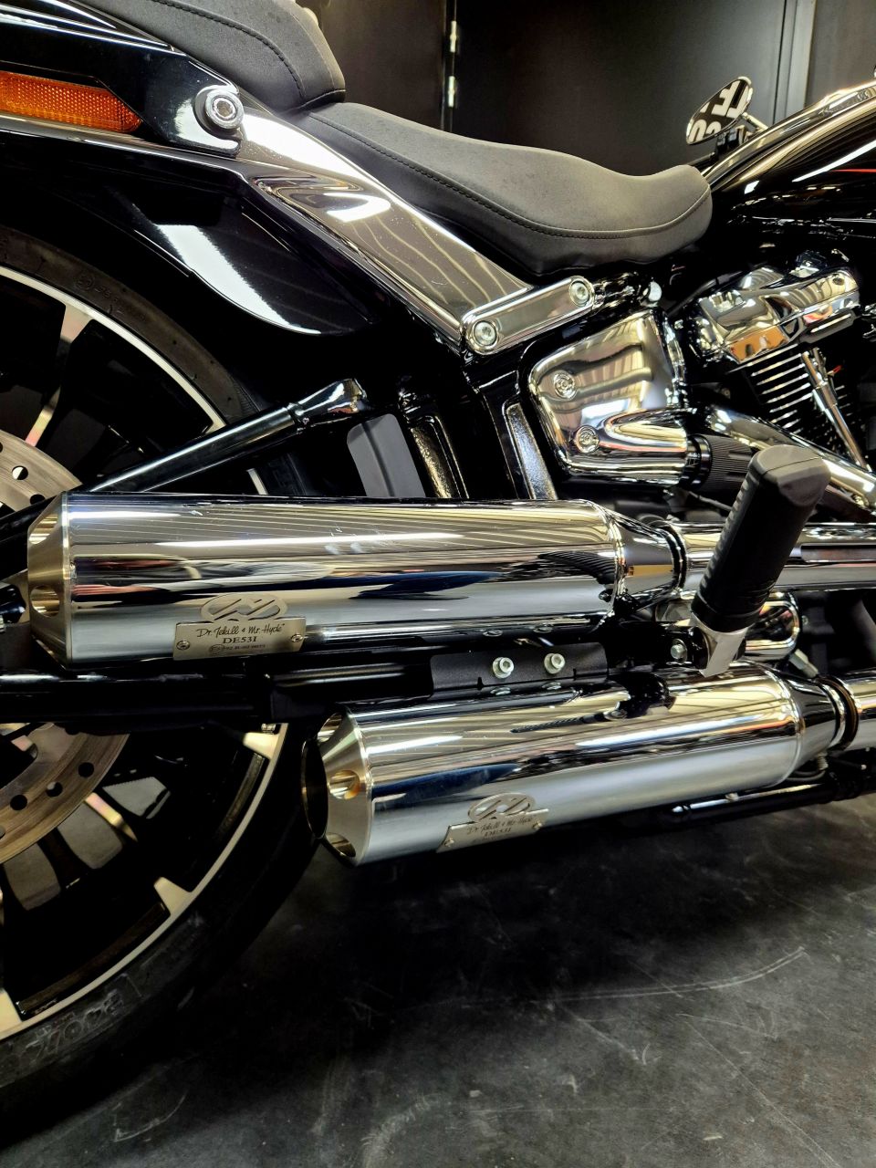 HARLEY-DAVIDSON SOFTAIL BREAKOUT 1923 4