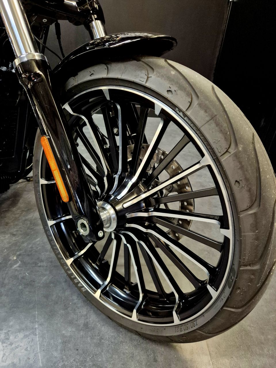 HARLEY-DAVIDSON SOFTAIL BREAKOUT 1923 4