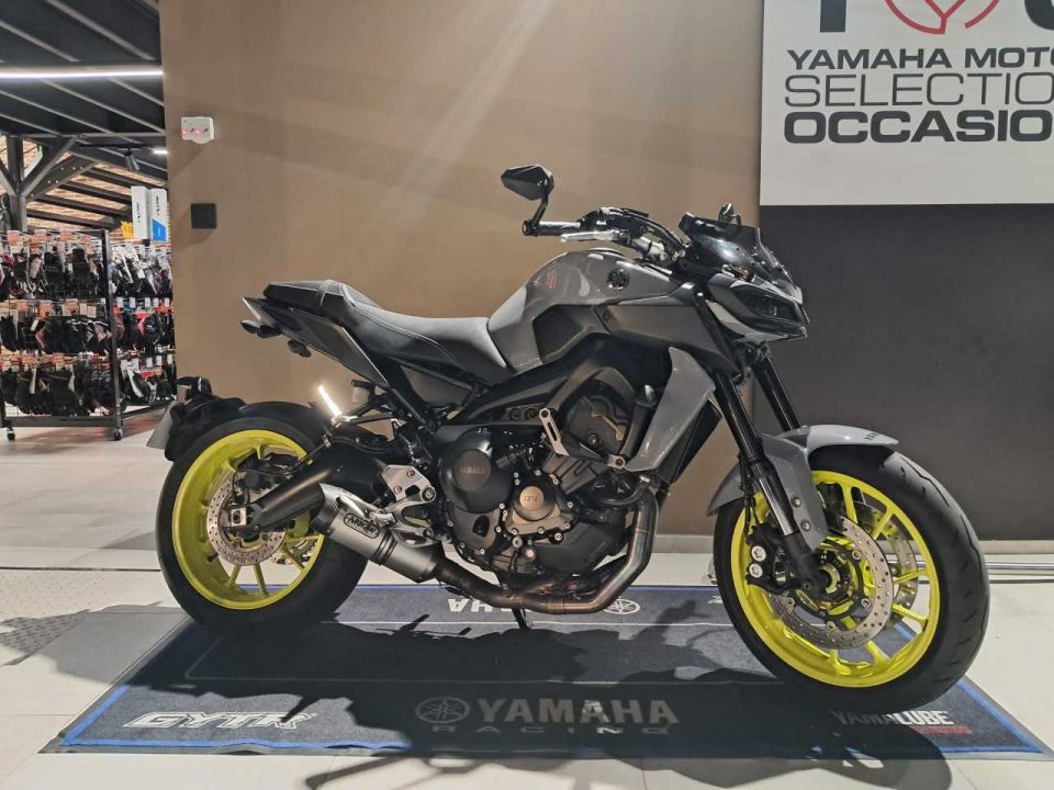 YAMAHA MT-09 4