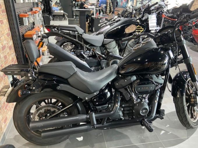 HARLEY-DAVIDSON SOFTAIL LOW RIDER 1868 S 4