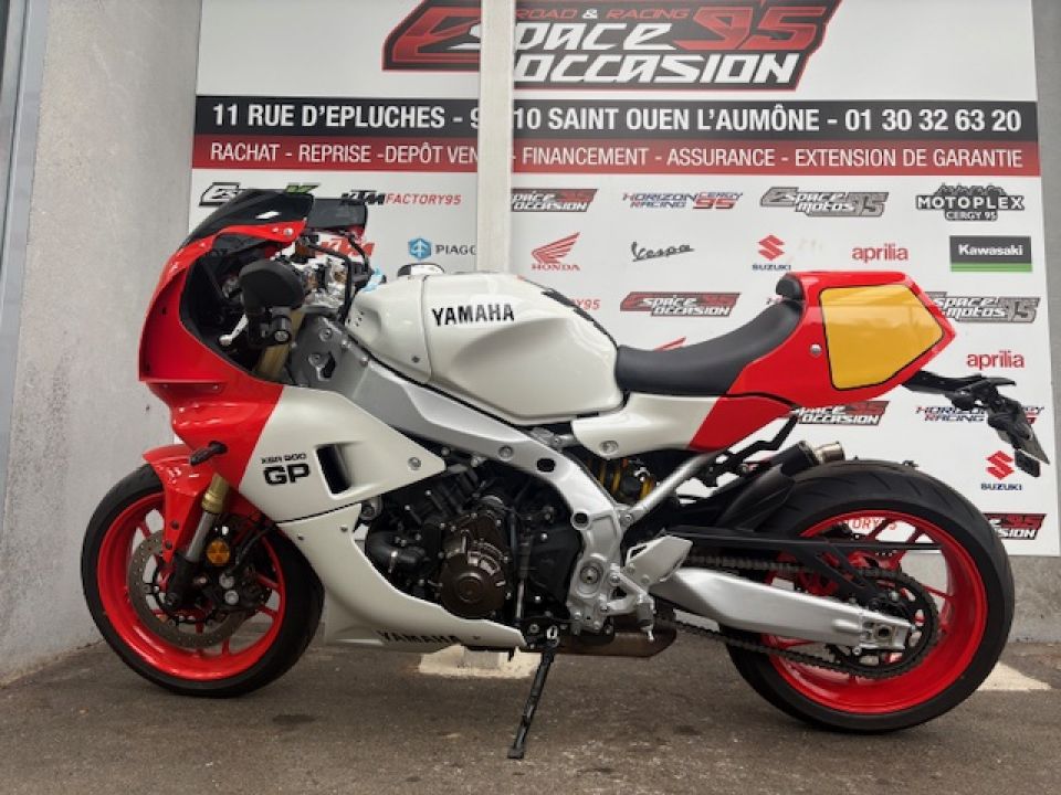 YAMAHA XSR 900 GP 4