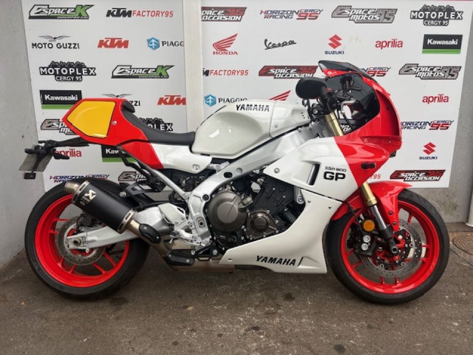 YAMAHA XSR 900 GP 4