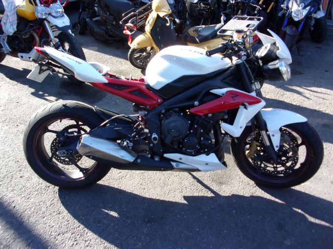 TRIUMPH STREET TRIPLE 675 R 4