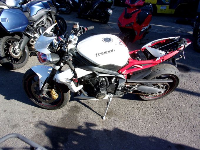 TRIUMPH STREET TRIPLE 675 R 4