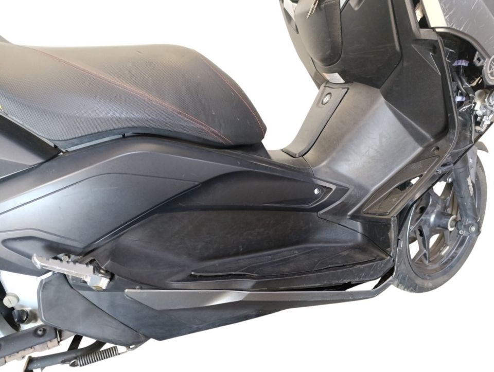 YAMAHA XMAX 125 4