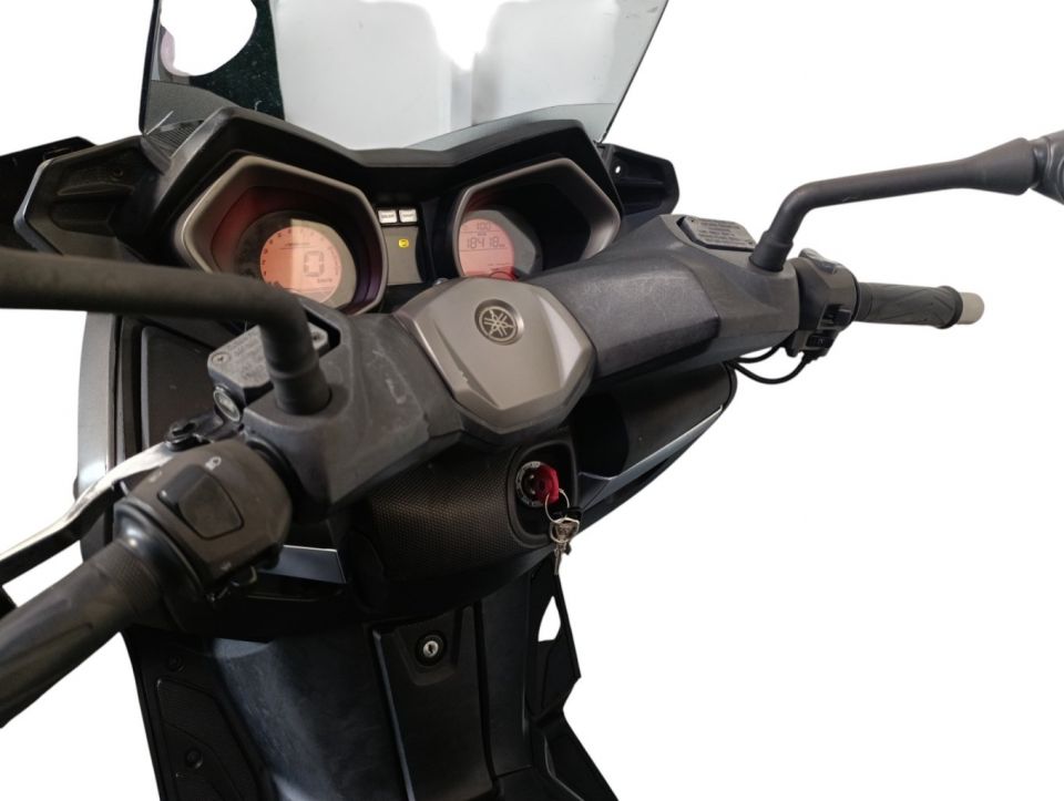 YAMAHA XMAX 125 4