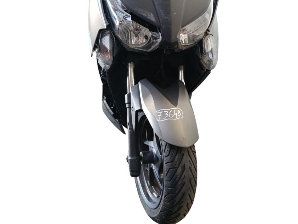 YAMAHA XMAX 125 4