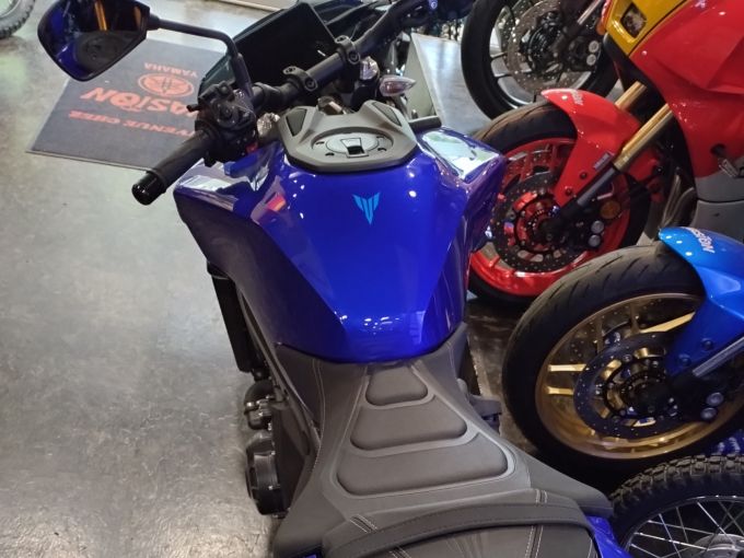 YAMAHA MT-09 4