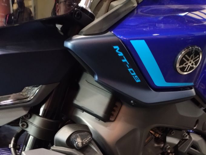 YAMAHA MT-09 4
