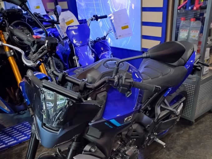 YAMAHA MT-09 4