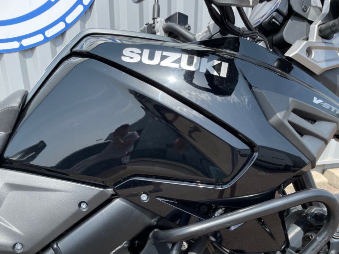 SUZUKI V-STROM 1050DE 4