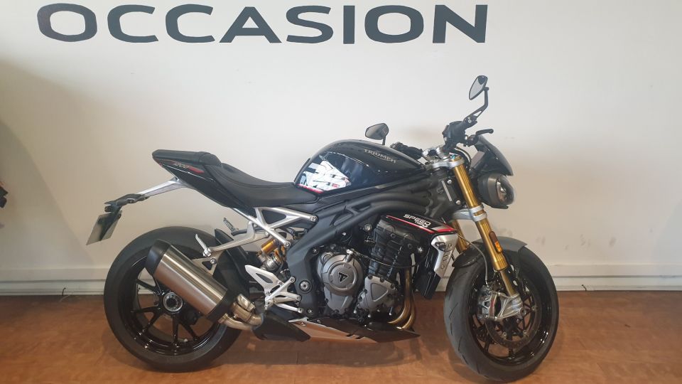 TRIUMPH SPEED TRIPLE 1200 RS 4
