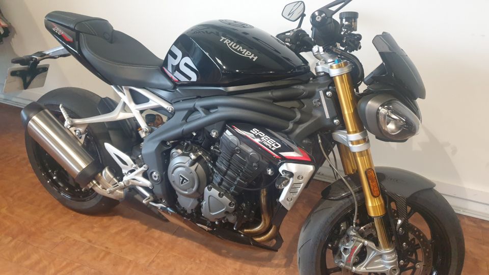 TRIUMPH SPEED TRIPLE 1200 RS 4