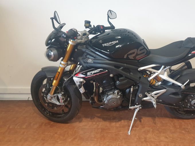 TRIUMPH SPEED TRIPLE 1200 RS 4