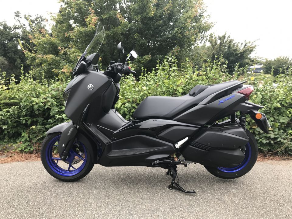 YAMAHA XMAX 300 4