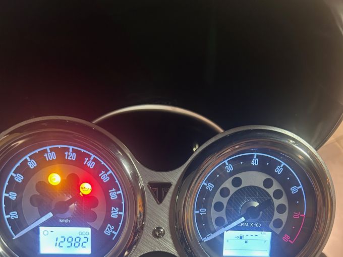 TRIUMPH SPEED TWIN 1200 4