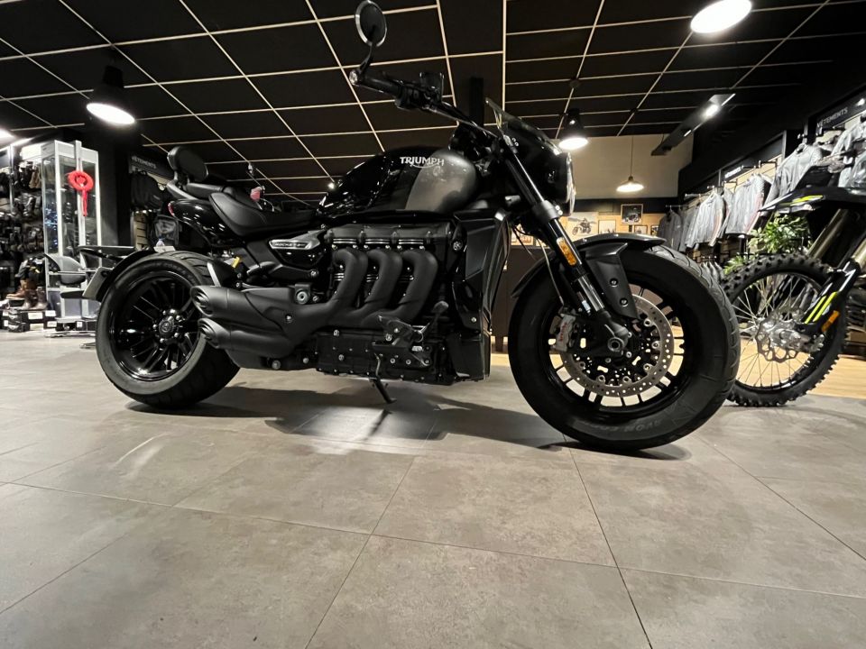 TRIUMPH ROCKET 3 GT TRIPLE BLACK 4