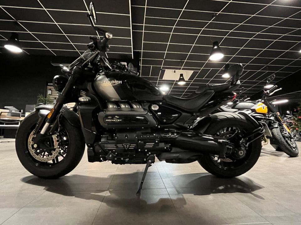 TRIUMPH ROCKET 3 GT TRIPLE BLACK 4