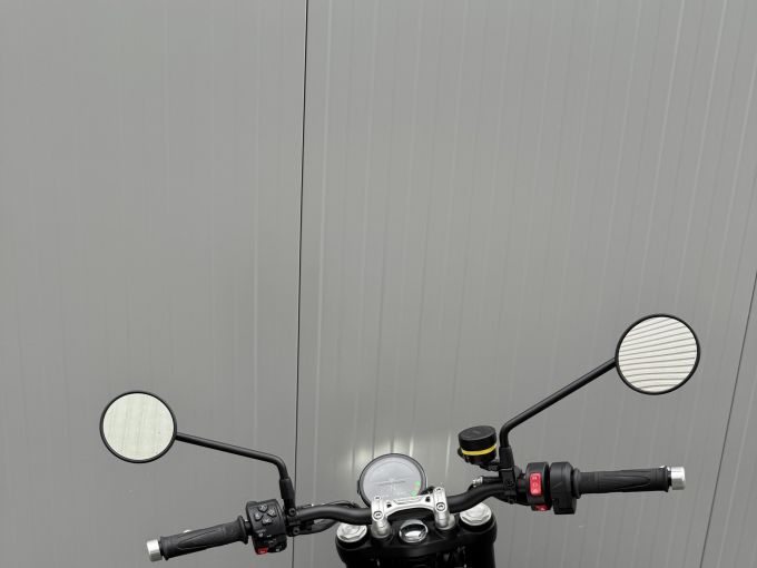 TRIUMPH SPEED TWIN 900 4
