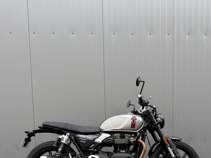 TRIUMPH SPEED TWIN 900 4