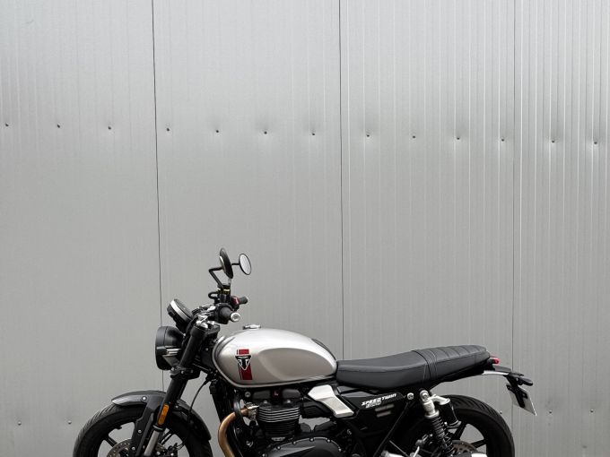 TRIUMPH SPEED TWIN 900 4