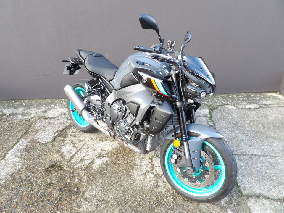 YAMAHA MT-10 4
