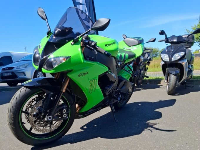 KAWASAKI ZX-10R 4