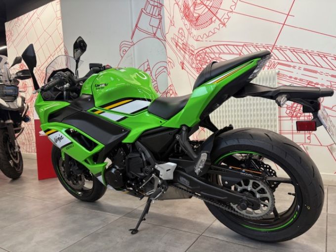 KAWASAKI NINJA 650 4
