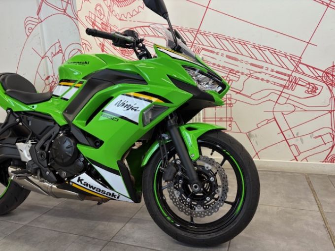KAWASAKI NINJA 650 4